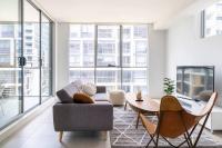 10M Lovely 2Bedroom Abnb Apartment near Airport & City with Free parking - Bed and Breakfast Sydney