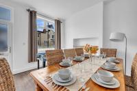 Cozy Nook-Hot Tub, Sleeps 8, Free Parking, Netflix - Chambres d'hôtes Leicester