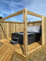 Barn Owl Lodge with Hot Tub - Adults Only - Chambres d’hôtes Lackford