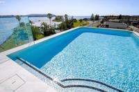 Elegantly Spacious 3-Bed Unit Overlooking the Bay - B&B