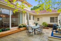 Waterfront Escape - A Family Oasis on Long Beach - B&B Hobart