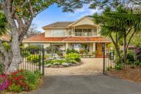 Waterfront Escape - A Family Oasis on Long Beach - B&B Hobart