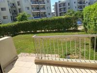 Luxerious apartment with a private garden and pool access - B&B