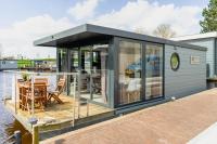 Family Oasis: Houseboat near Giethoorn - B&B Zwartsluis