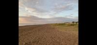 Shore Lodge. 4 bed bungalow only mtrs from the beach. Sleeps 8 - Chambres d’hôtes