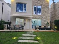 Gjiri Lalezit Pine Beach Villa - Bed and Breakfast