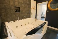 G7 Loft SPA & Terrasse centre Angouleme - Chambres d’hôtes