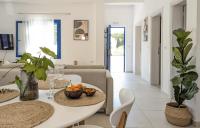 Blue White House - B&B Tourlotí