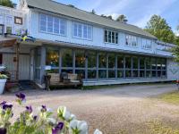 Stor lägenhet ovanpå café ute på landet - Ferienwohnung Hökerum