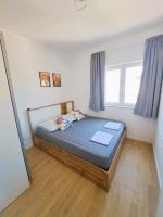 Deluxe One-Bedroom Apartment with Harbour View