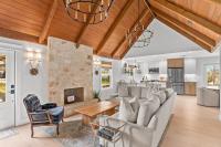 White Oak Haus Outdoor fireplace and Hot tub - Chambres d'hôtes Fredericksburg