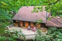 Huge Cabin w Hot Tub, Deck, Pool, Fire Pit, WiFi! - Ferienwohnung