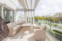Luxury Beach Townhouse Retreat - B&B