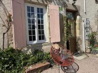 Grande maison rénovée avec jardin clos, idéale pour familles et amis, équipements variés, animaux acceptés - FR-1-489-50 - B&B