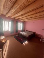 Zimmer mit Queensize-Bett und Gartenblick