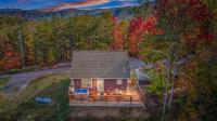 Private Cozy Cabin with Hot Tub & Fall Colorful Views - Only 10 min to The Parkway - B&B Sevierville
