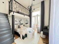 Rentero Modern High Ceiling Loft with Terrace Apartment, Prague - B&B Prague