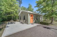 Fire Pit and Patio Pet-Friendly Cabin in Idlewild! - B&B