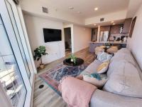 Bayviews Lux One-bedroom Apartment 1min to Petco Park Convention Center Gaslamp Pool, Hot Tub - B&B
