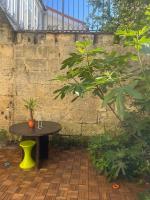 Appartement avec cour - Ferienwohnung