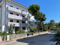 Residence Triangolo Trilocale con terrazzo vista mare parziale - Agenzia Cocal - Chambres d'hôtes Caorle