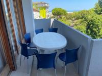 Residence Triangolo Trilocale con terrazzo vista mare parziale - Agenzia Cocal - Chambres d'hôtes Caorle
