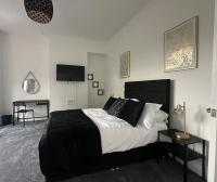 Near Etihad and Coop Live, free parking 3 bed house - Ferienwohnung