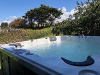 17th Century Tintagel Cottage with Hot Tub - Ferienwohnung