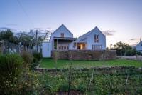 Spacious Post-and-Beam Marvel in quiet McGregor - B&B