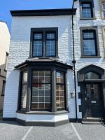 Marston town centre villa - B&B