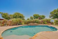 Sunny Stephenville Home with Pool 4 Mi to Downtown - Ferienwohnung