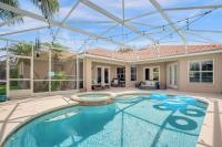 Upstay - Waterside Home with Pool and Hot Tub - Ferienwohnung