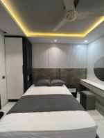 The Cozy 2BR APT at Gulshan Iqbal 13-E - B&B Karachi