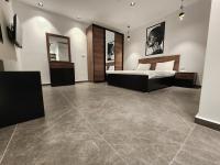 Classic One-Bedroom Apartment with King Bed