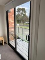 Private Room & Ensuite, in hosted-shared Modern 2 bedroom Apartment - full use of all home facilities - Chambres d'hôtes Geelong
