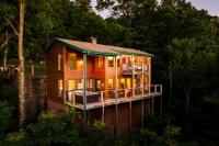 Elevista - Quaint&Private-Views-HotTub-PoolTable-Bears-3 Clubhouse Pools - B&B