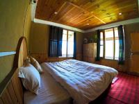 Deluxe Double Room (2 Adults + 1 Child)