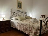 Standard Double Room with Shared Bathroom