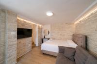 Christian Studio Apartments - B&B