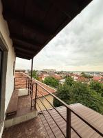 The Royal - Studio with Balcony & Panoramic View - Bed and Breakfast Craiova