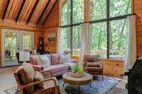 Pet-friendly A-frame W Pool, Golf, & Forest - B&B