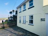 Bay House Lundy Port Isaac Apartment with Sea Views & Parking - B&B