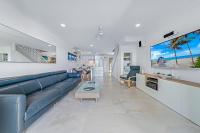 Sunset On Hamilton Island - 2 Bedroom Apartment with views and buggy - B&B Hamilton Island