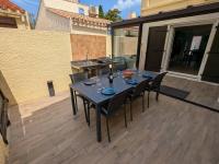 Villa T3 rénovée climatisée, piscine, proche plage et commerces - FR-1-81-622 - B&B