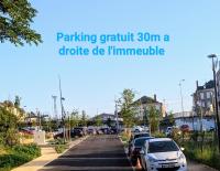 Chambre tout confort et sympa ! Et nuit calme surtout ! à pied , 5min de la gare ! de la cathédrale ! et des bords de Loire ! localisation top ! MAIS merci de BIEN lire ma présentation personelle, car le site impose la sienne, lire jusqu'à section profil - Bed and Breakfast