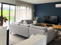 Coastal Serenity - Langs Beach Holiday Home - B&B