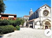 Casette rosse nel borgo medievale di Fossanova - Chambres d’hôtes Latina