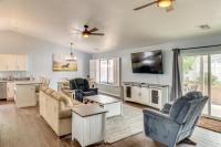 Show Low Home with Hot Tub, 3 Mi to Fool Hollow Lake - Chambres d’hôtes