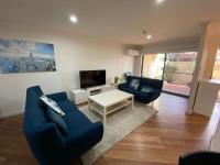 Quiet 2 bedroom Apt in the heart of old Kingston - Hosted by Canstay - Chambres d'hôtes Kingston