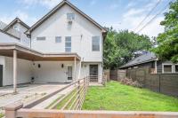 4bd Luxury Retreat near Downtown w/ King Bed Suite - B&B Austin